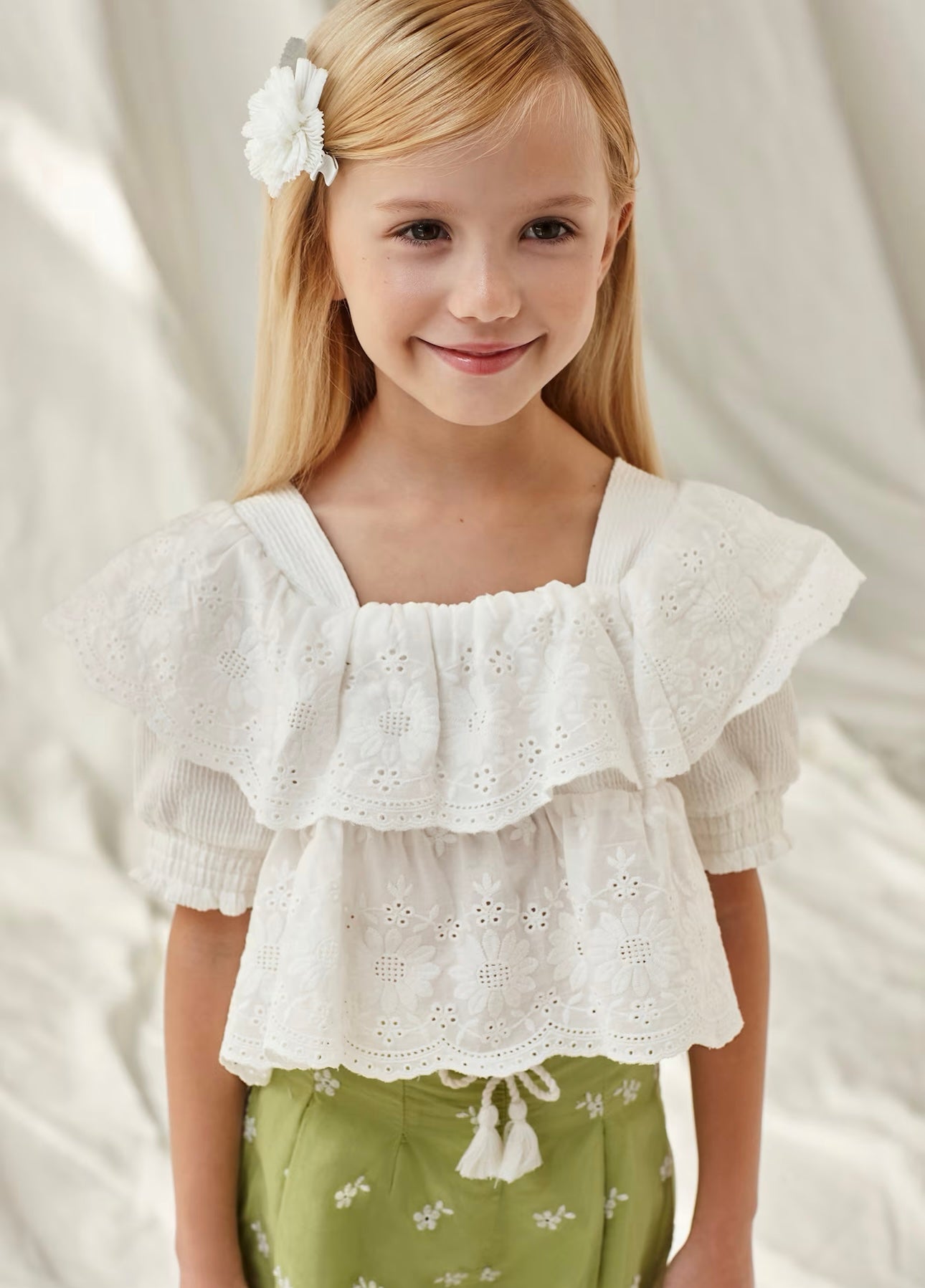 Blusa volante y bordados niña Mayoral