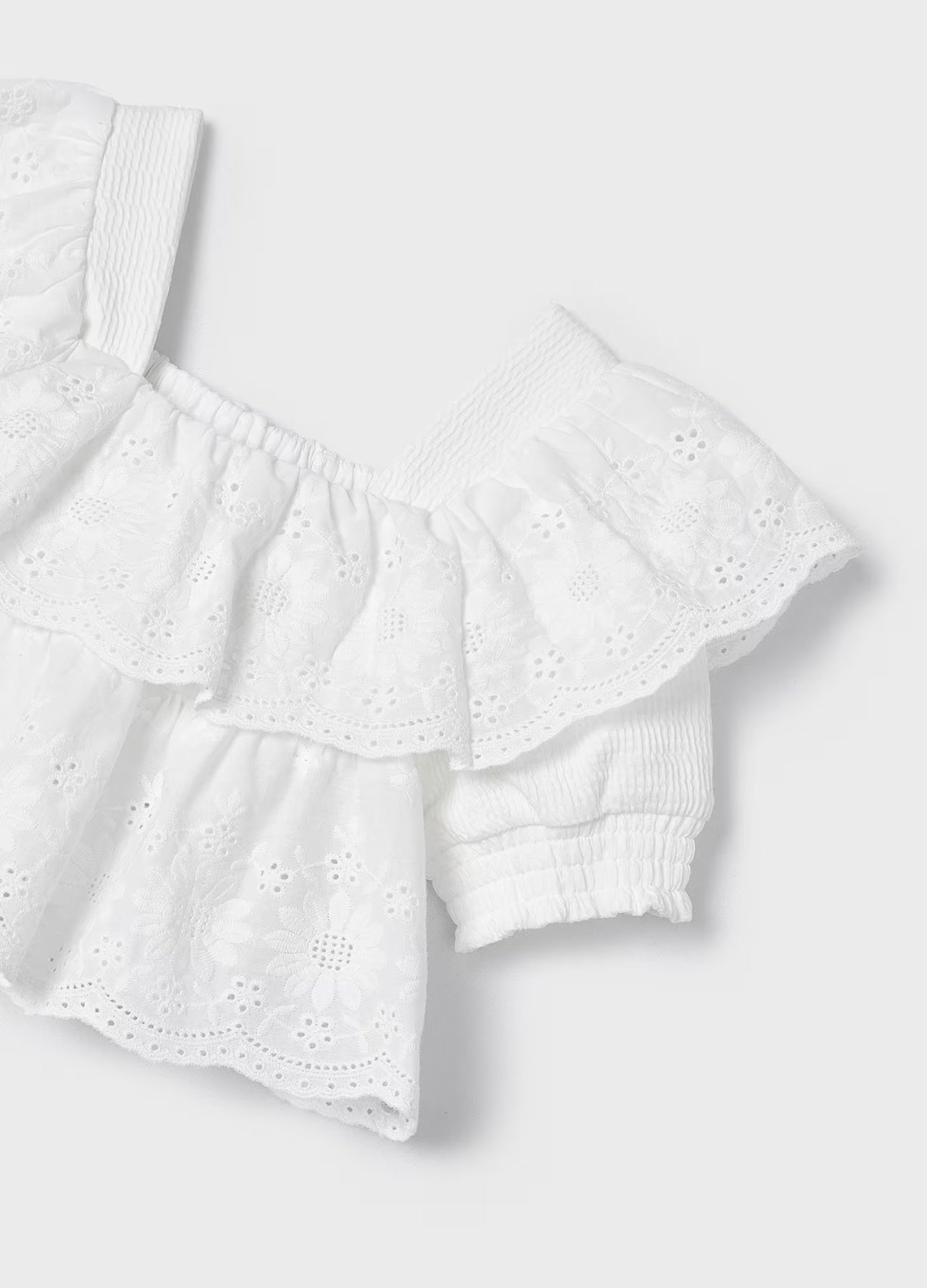 Blusa volante y bordados niña Mayoral